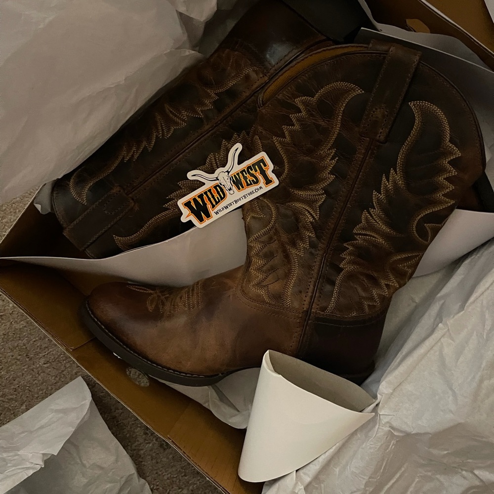 Like New Brown Authentic Laredo Boots men size 8.5 EW